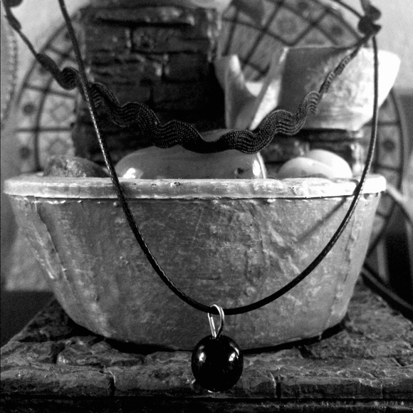 🖤 (Free with Purchase) Wavy Choker 🖤 - Picture 3 of 6